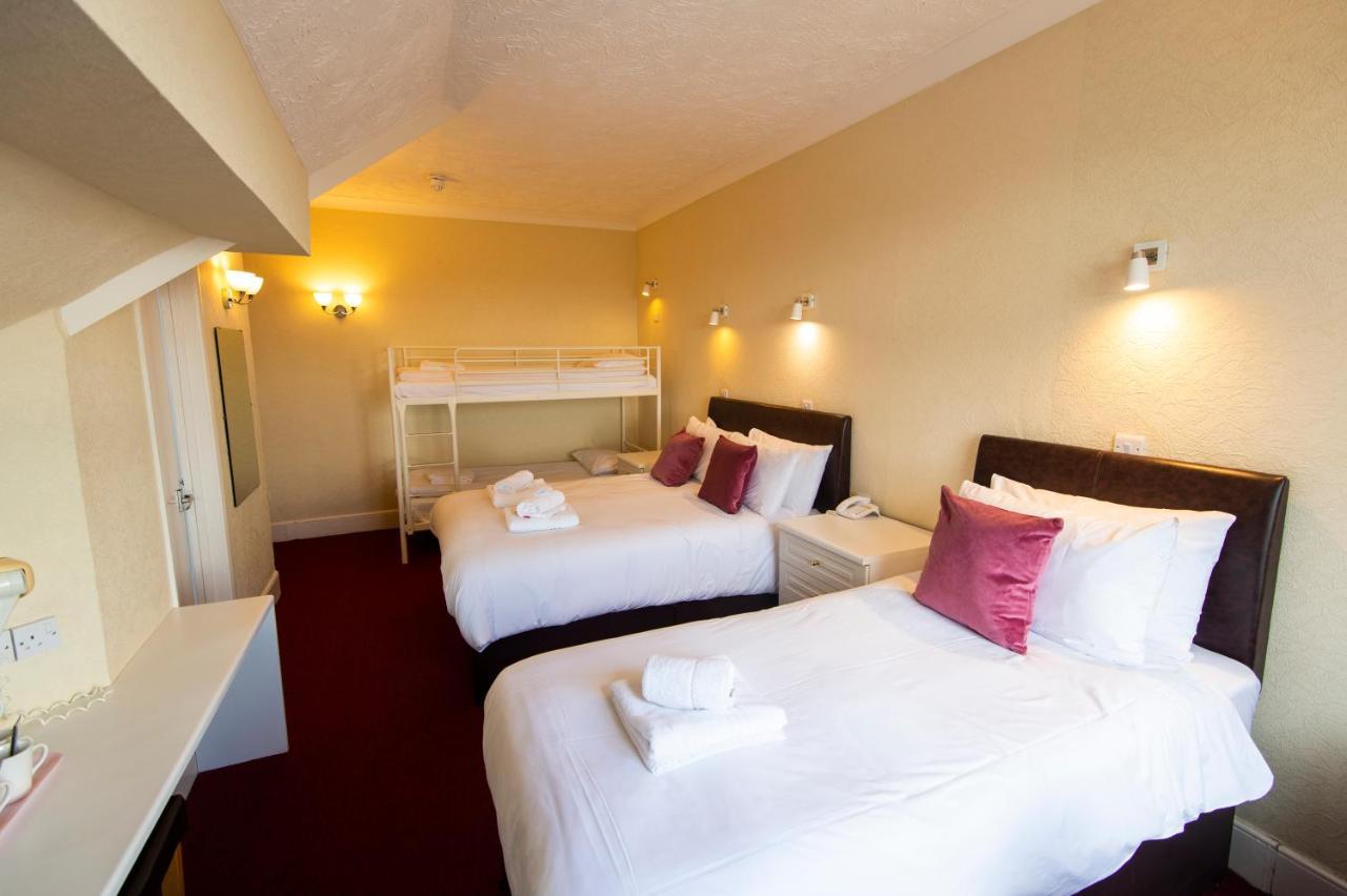 Palm Court Hotel 3*