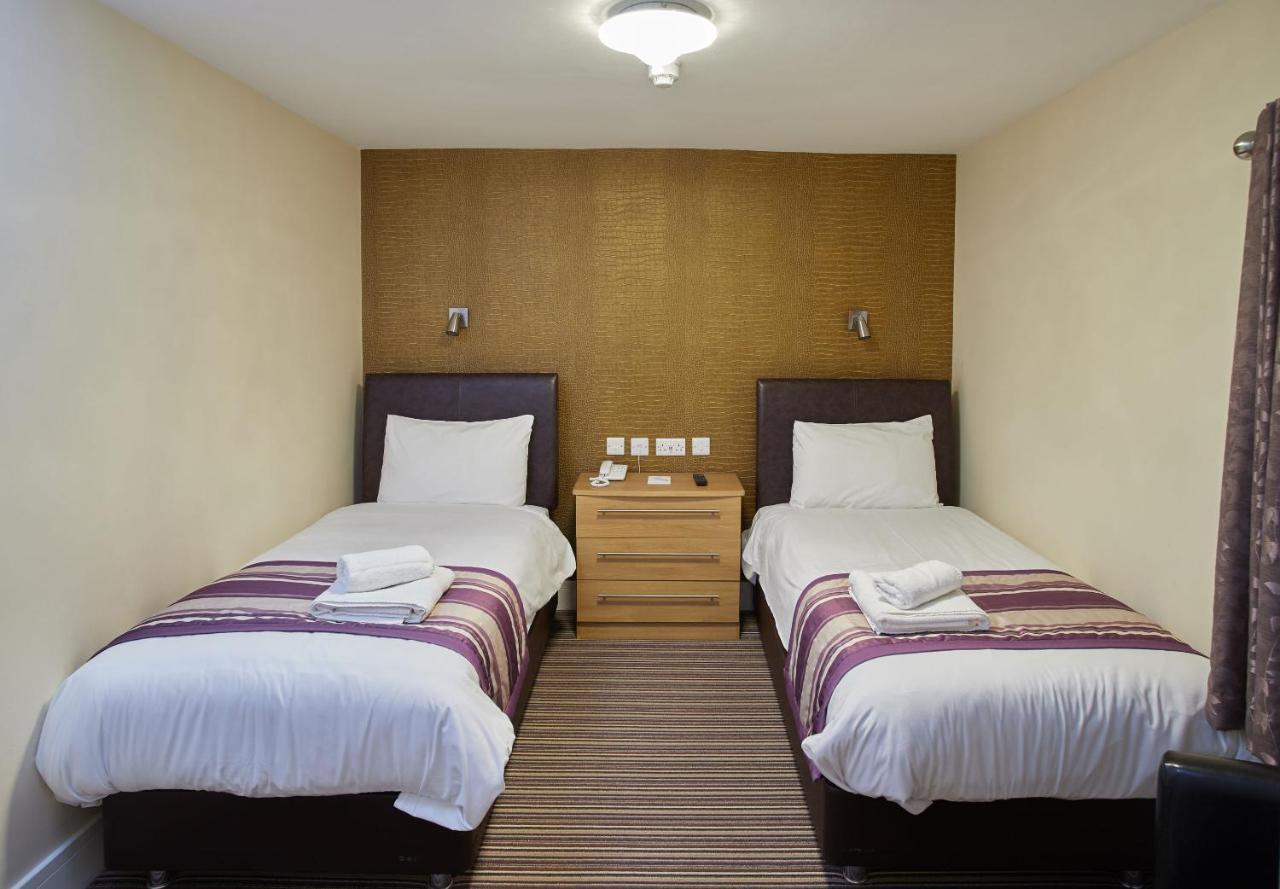 Palm Court 3*