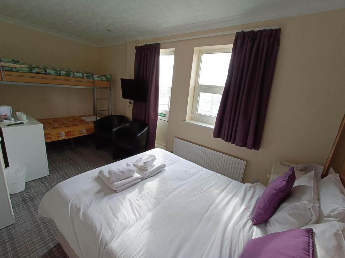 Palm Court Hotel 3*